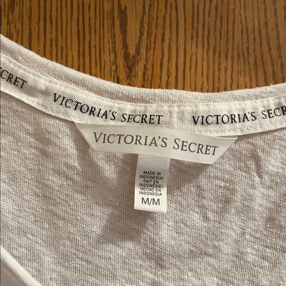 Victoria's Secret Fashion Show T-shirt size medium - Picture 2 of 5